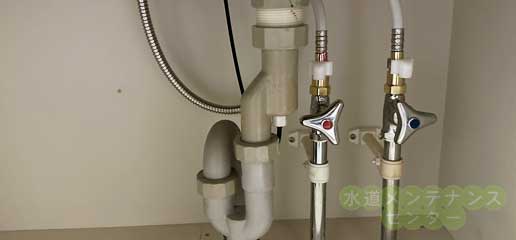 止水栓を開いて水量を調節する方法
