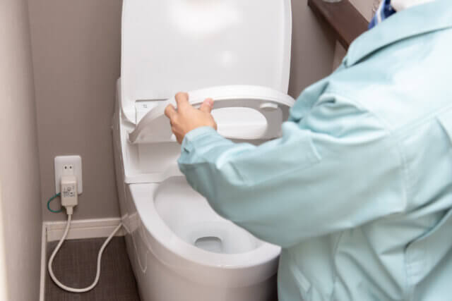 トイレの水漏れ修理業者を賢く選ぶ方法