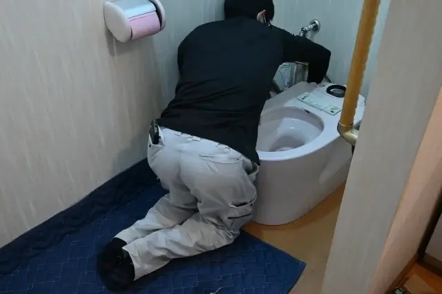 ウォシュレットの水漏れ修理を頼む業者はどう選べばいい?