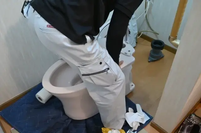 INAXウォシュレットの水漏れ修理費用はいくらかかる?