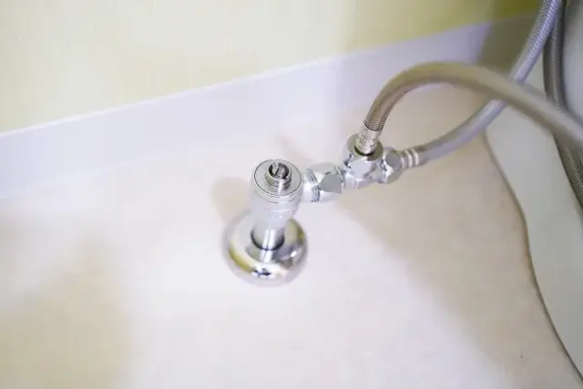 ウォシュレットが横から水漏れしたとき今すぐできる応急処置は？