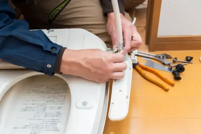 ウォシュレットの横から水漏れは自分で直せる？
