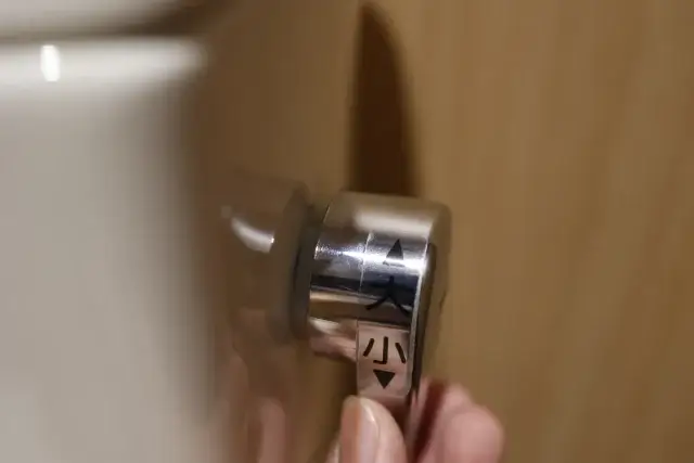 トイレが少しずつしか流れないまま使い続けても大丈夫?